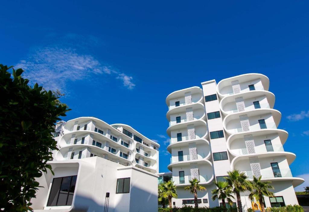 Utopia Naiharn Nai Harn Exterior photo
